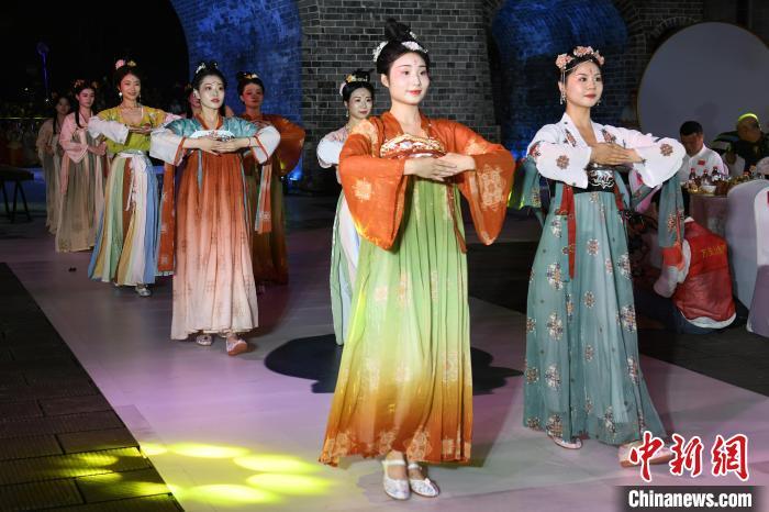 完善资料自助领彩金